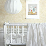 Littlephant meadow behang voor de neutrale kinderkamer en babykamer okergeel honey yellow