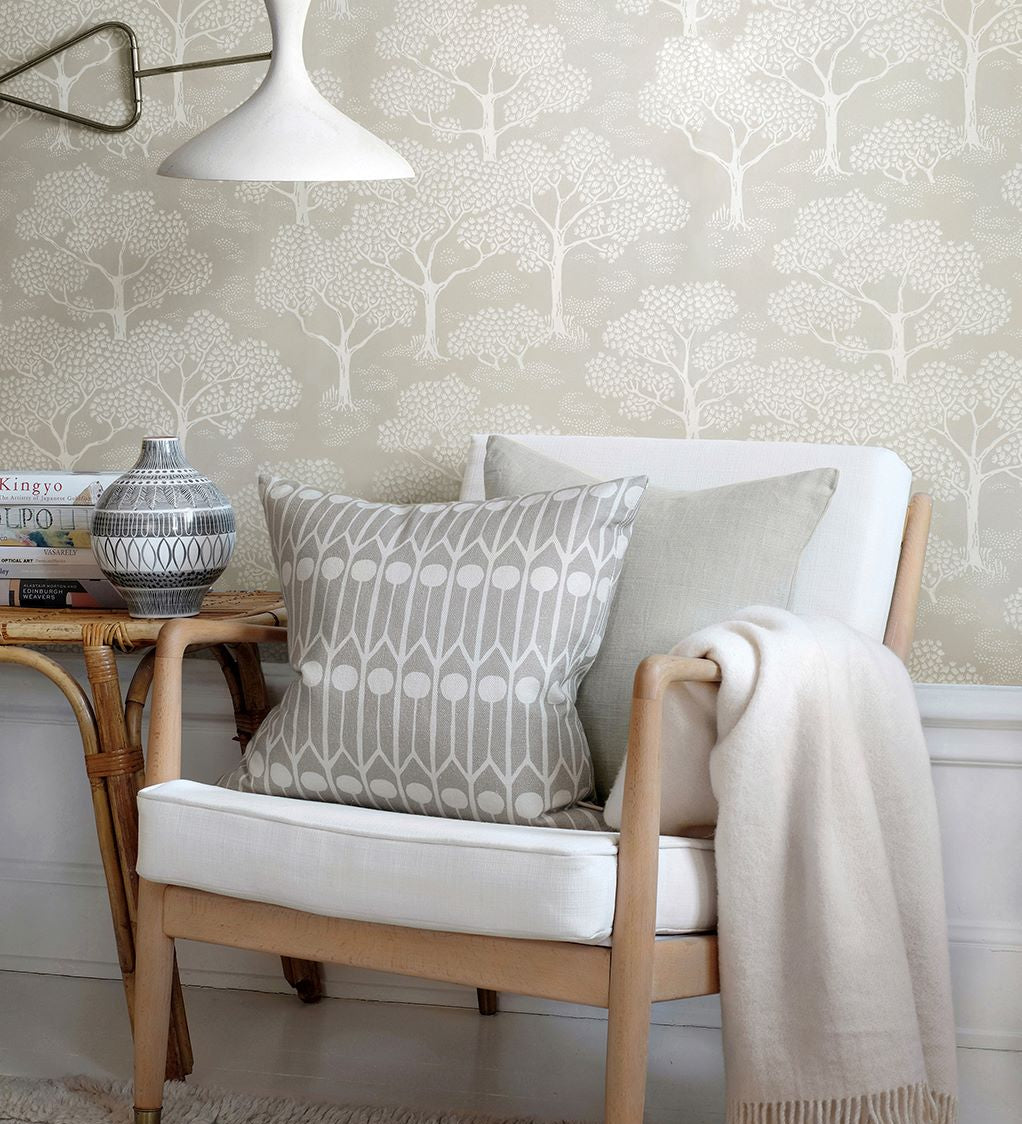 Littlephant behang voor de kinderkamer neutraal beige bomen natuur woodland notes clay beige