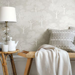 Littlephant behang voor de kinderkamer neutraal beige bomen natuur woodland notes clay beige