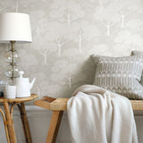 Littlephant behang voor de kinderkamer neutraal beige bomen natuur woodland notes clay beige