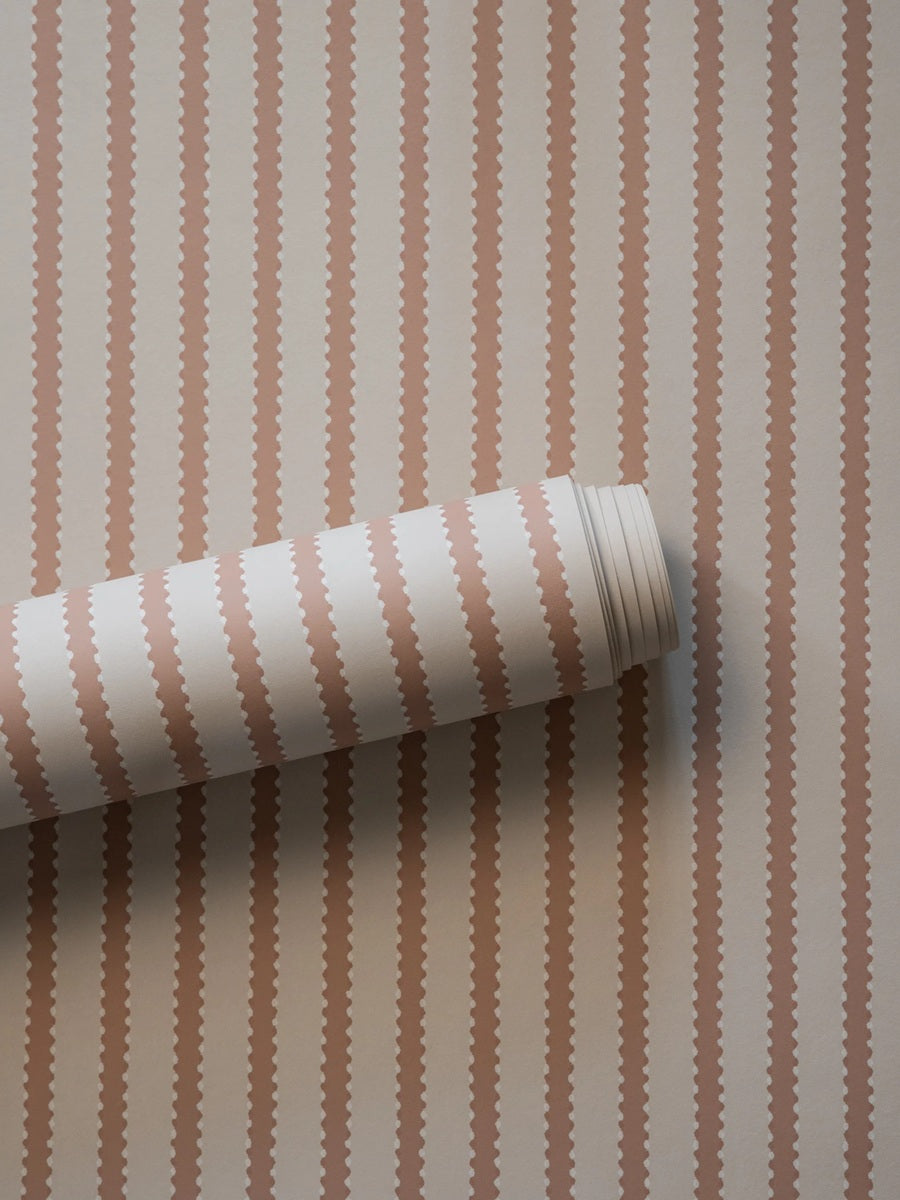 Langelid von Bromssen strepen behang meisjeskamer oudroze urnt rose