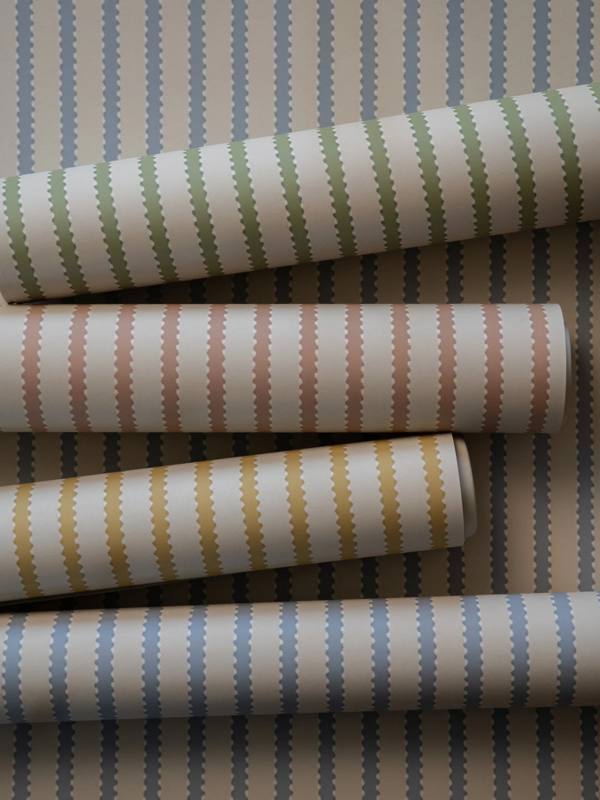 Langelid von Bromssen strepen behang neutrale kinderkamer meisjeskamer jongenskamer faded denim blauw