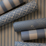 Langelid von Bromssen strepen behang neutrale kinderkamer meisjeskamer jongenskamer faded denim blauw