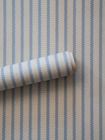 Langelid von Bromssen strepen behang neutrale kinderkamer meisjeskamer jongenskamer faded denim blauw