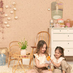 Majvillan stippen behang stardust meisjeskamer shimmering pink roze 128-04