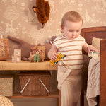 Majvillan behang kinderkamer summer fields soft brown bruin