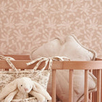 Matuu bloemen behang voor de kinderkamer beige