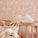 Matuu bloemen behang voor de kinderkamer beige