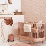 Matuu bloemen behang voor de kinderkamer beige