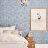 Matuu bloemenbehang voor de kinderkamer Barberries blauw