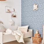 Matuu bloemenbehang voor de kinderkamer Barberries blauw