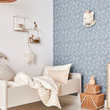 Matuu bloemenbehang voor de kinderkamer Barberries blauw