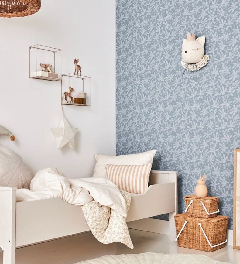 Matuu bloemenbehang voor de kinderkamer Barberries blauw