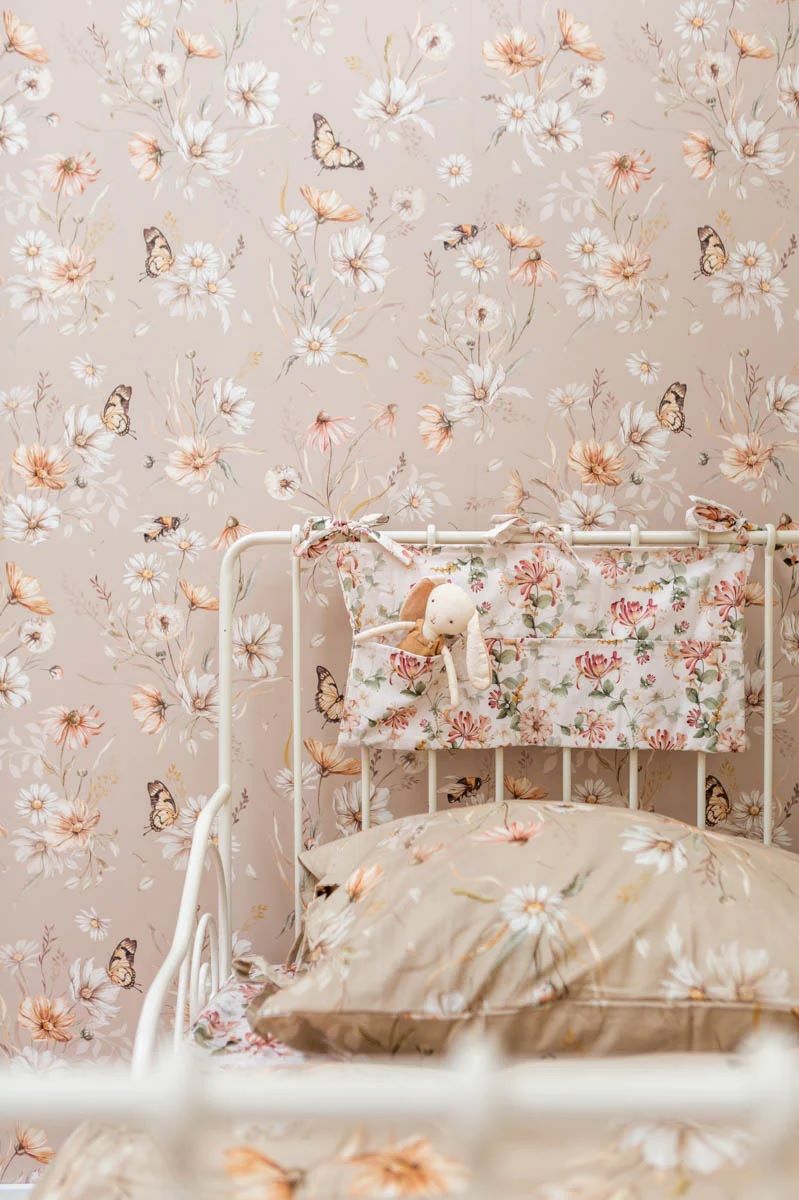 Matuu bloemenbehang voor de kinderkamer medium karamel beige