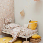 Matuu bloemenbehang voor de kinderkamer medium karamel beige