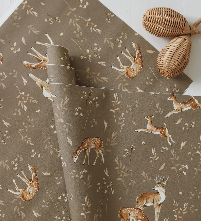 Matuu behang voor de kinderkamer met herten donker beige