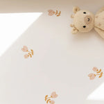 Matuu Little Buds bloemen behang voor meisjeskamer en babykamer creme