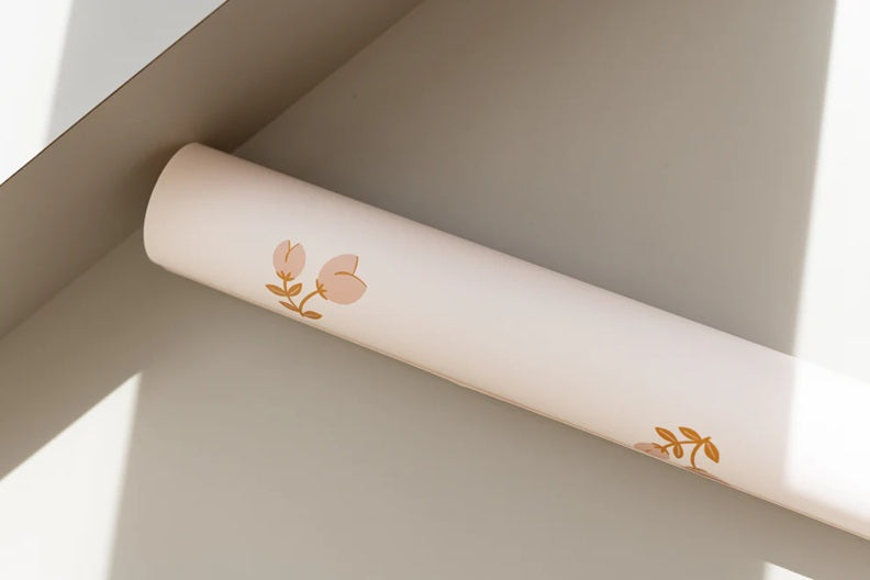 Matuu Little Buds bloemen behang voor meisjeskamer en babykamer creme