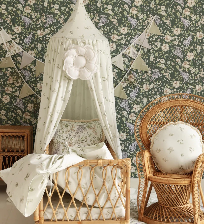 Matuu bloemen behang voor de kinderkamer May Garden groen