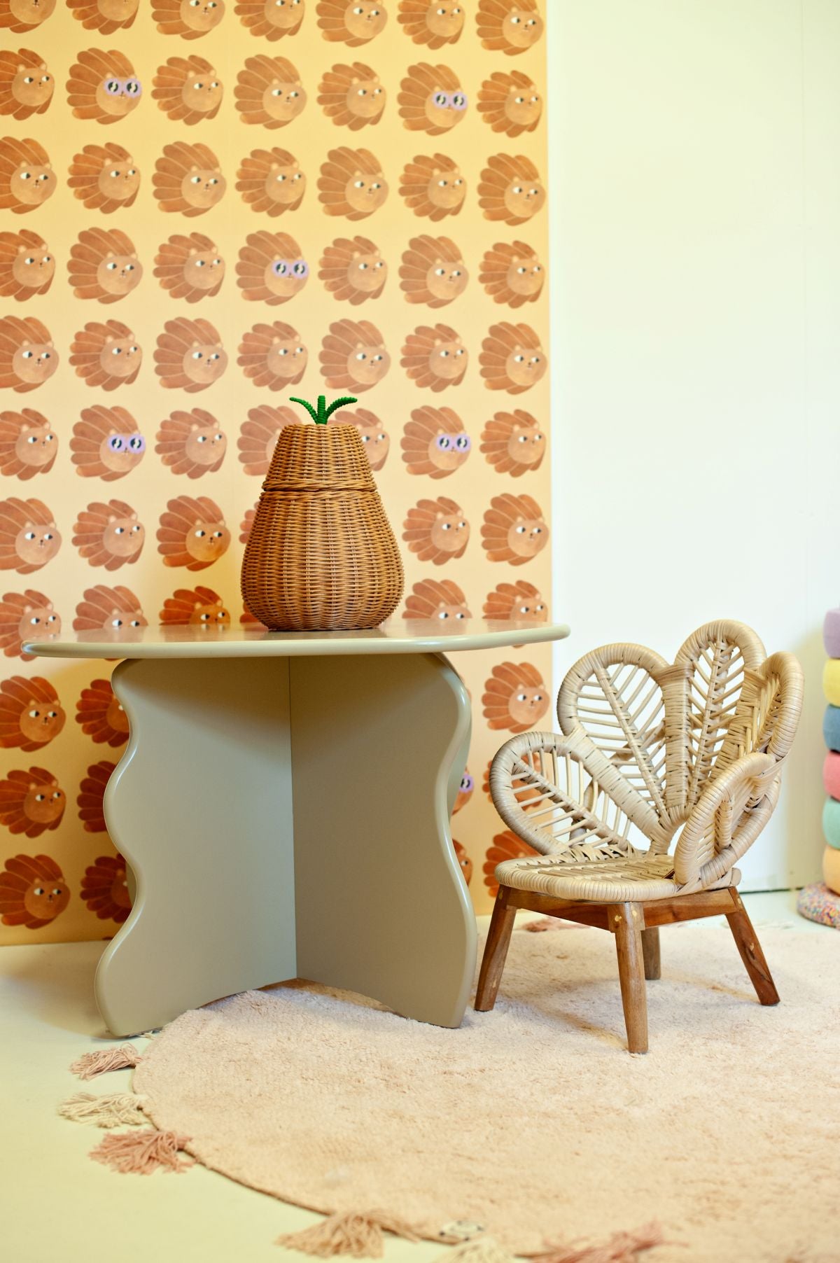 Aniek Bartels x Meet me at the wall lion heads butter yellow geel meisjeskamer 