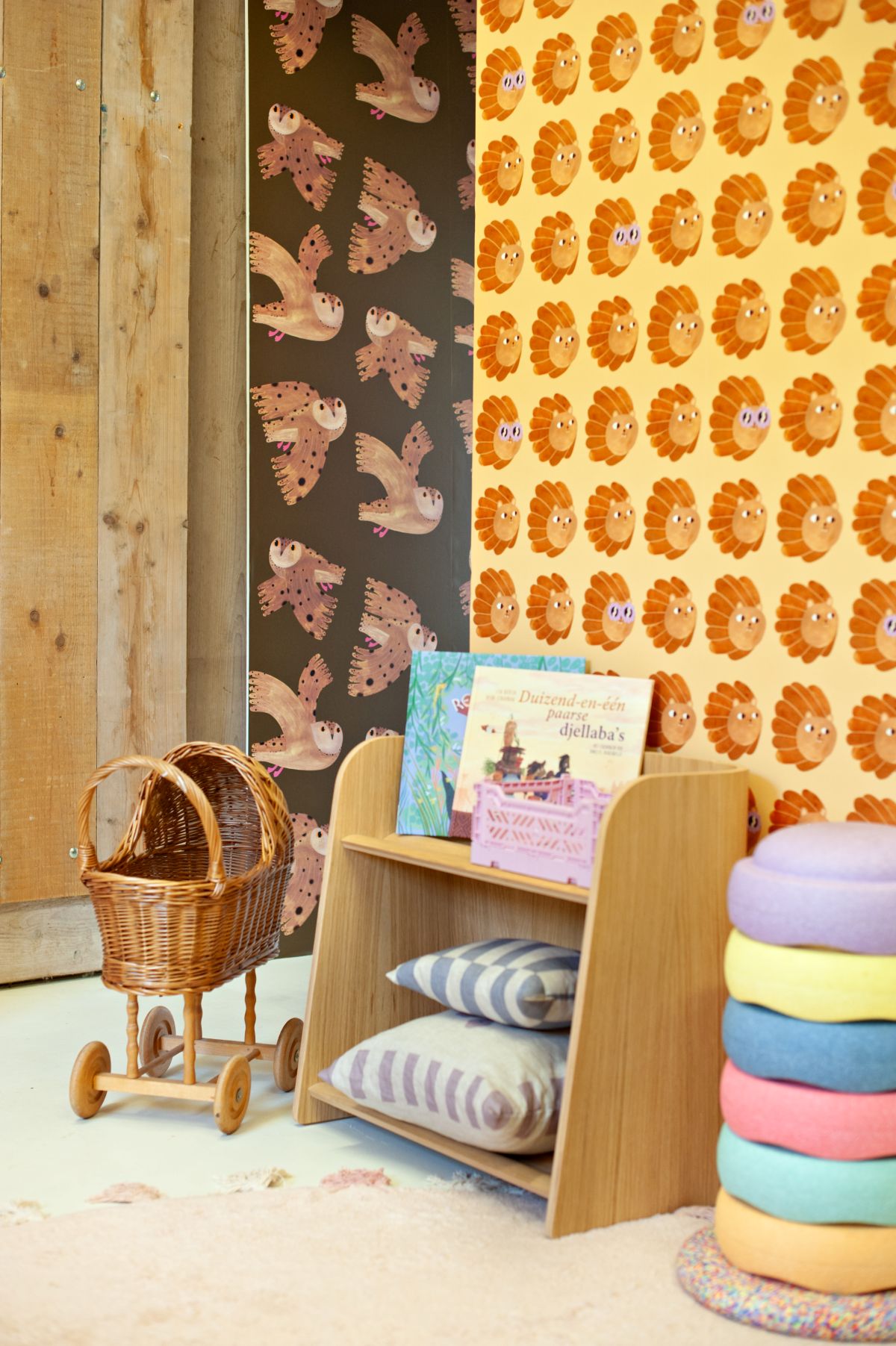 Aniek Bartels x Meet me at the wall lion heads butter yellow geel meisjeskamer 