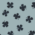 Joelle Wehkamp x Meet me at the wall lucky clover klavertjes behang voor de kinderkamer jongenskamer meisjekamer blauw