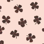 Joelle Wehkamp x Meet me at the wall lucky clover klavertjes behang voor de kinderkamer meisjeskamer bruin