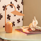 Joelle Wehkamp x Meet me at the wall lucky clover klavertjes behang voor de kinderkamer meisjeskamer bruin