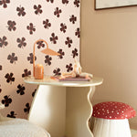 Joelle Wehkamp x Meet me at the wall lucky clover klavertjes behang voor de kinderkamer meisjeskamer bruin