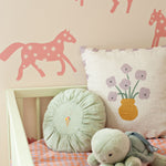 Joelle Wehkamp x Meet me at the wall magic horses paarden behang voor de kinderkamer meisjeskamer creme roze