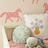 Joelle Wehkamp x Meet me at the wall magic horses paarden behang voor de kinderkamer meisjeskamer creme roze