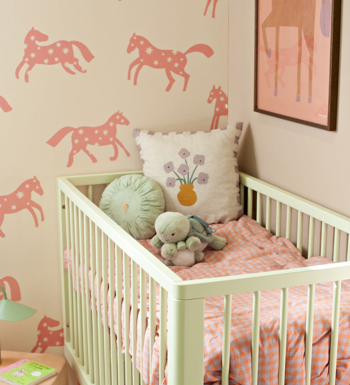 Joelle Wehkamp x Meet me at the wall magic horses paarden behang voor de kinderkamer meisjeskamer creme roze
