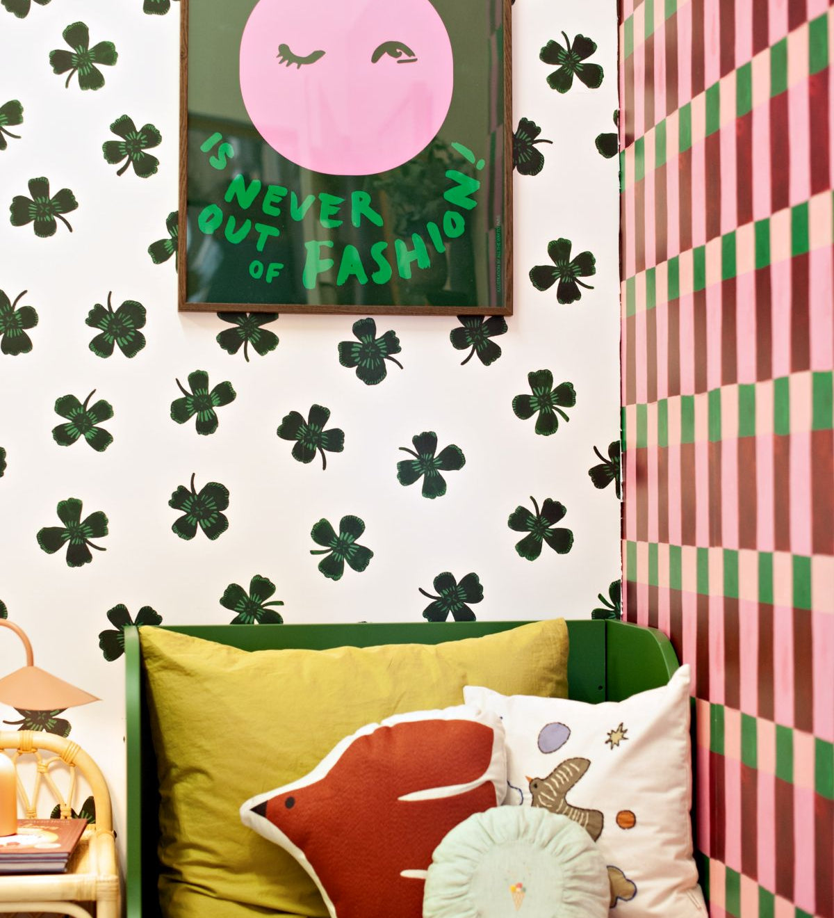 Joelle Wehkamp x Meet me at the wall lucky clover klavertjes behang voor de kinderkamer meisjeskamer groen