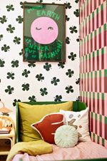 Joelle Wehkamp x Meet me at the wall lucky clover klavertjes behang voor de kinderkamer meisjeskamer groen