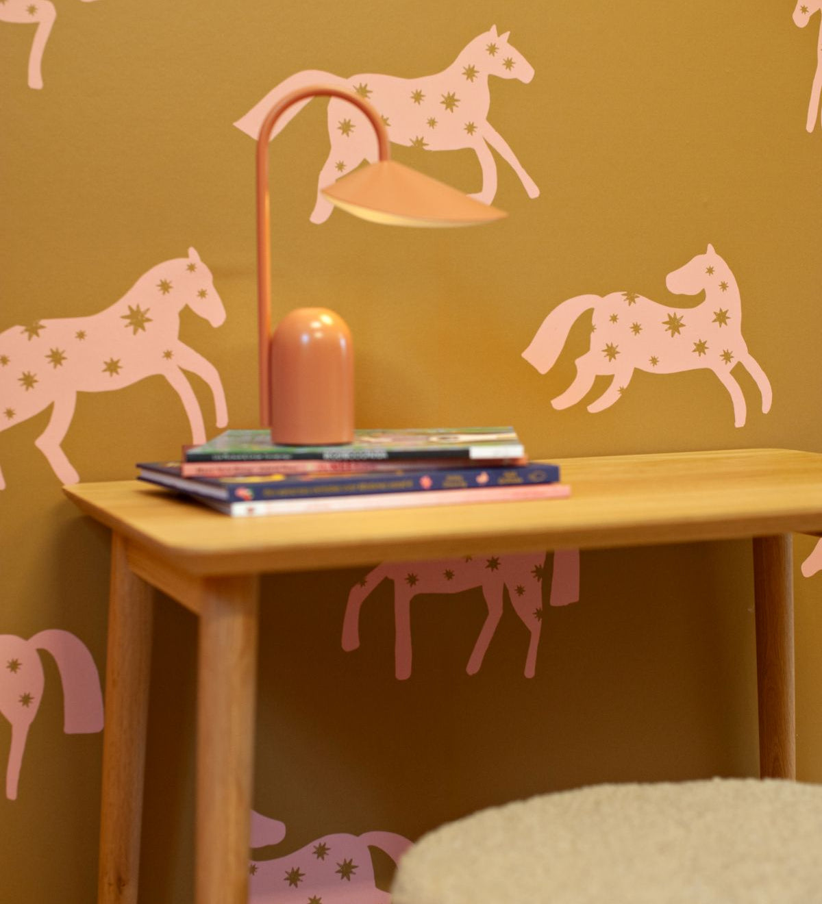 Joelle Wehkamp x Meet me at the wall magic horses paarden behang voor de kinderkamer meisjeskamer kaki roze