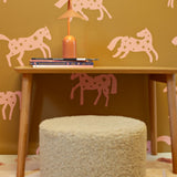 Joelle Wehkamp x Meet me at the wall magic horses paarden behang voor de kinderkamer meisjeskamer kaki roze