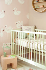 Joelle Wehkamp x Meet me at the wall Swans zwanen dierenbehang voor de kinderkamer meisjeskamer roze