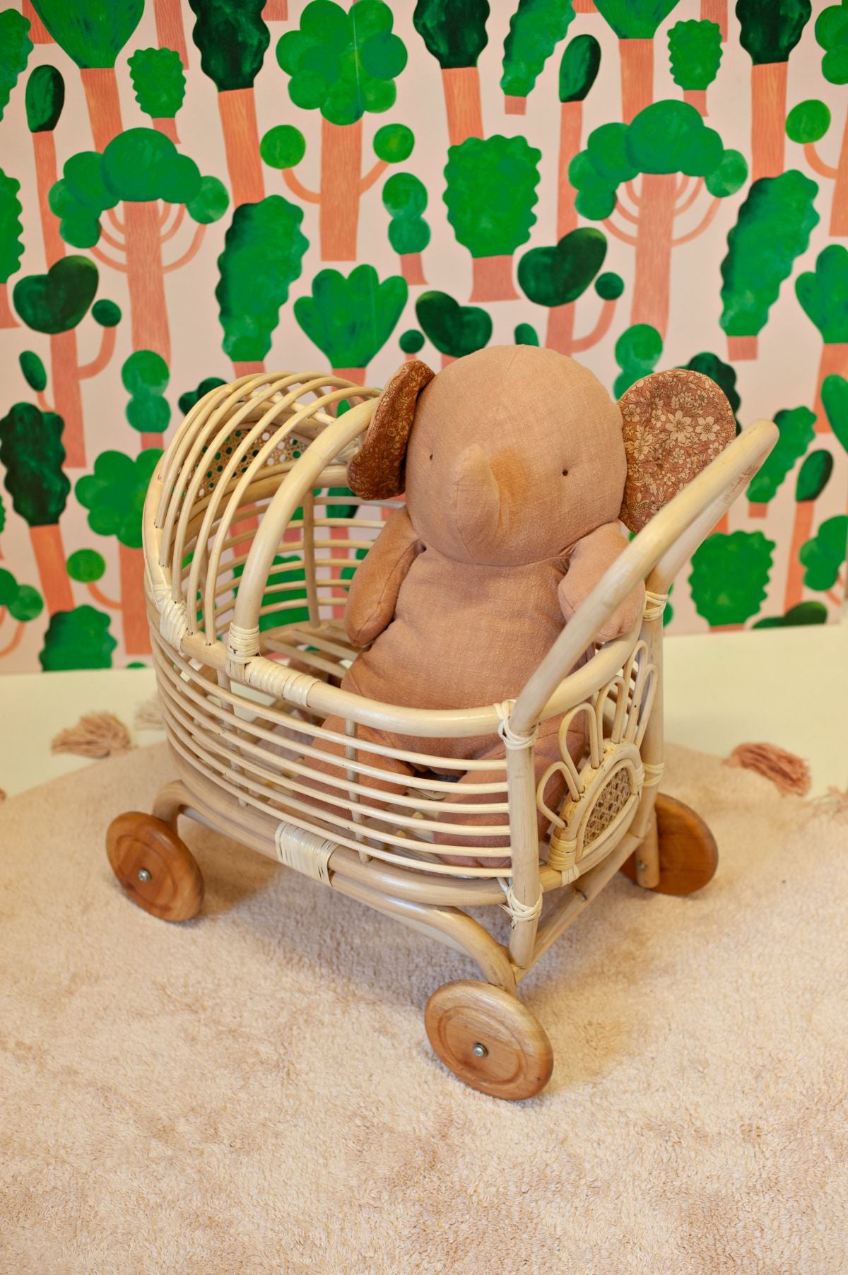 Aniek Bartels x Meet me at the wall trees bomen behang natuur neutrale kinderkamer jongenskamer meisjeskamer