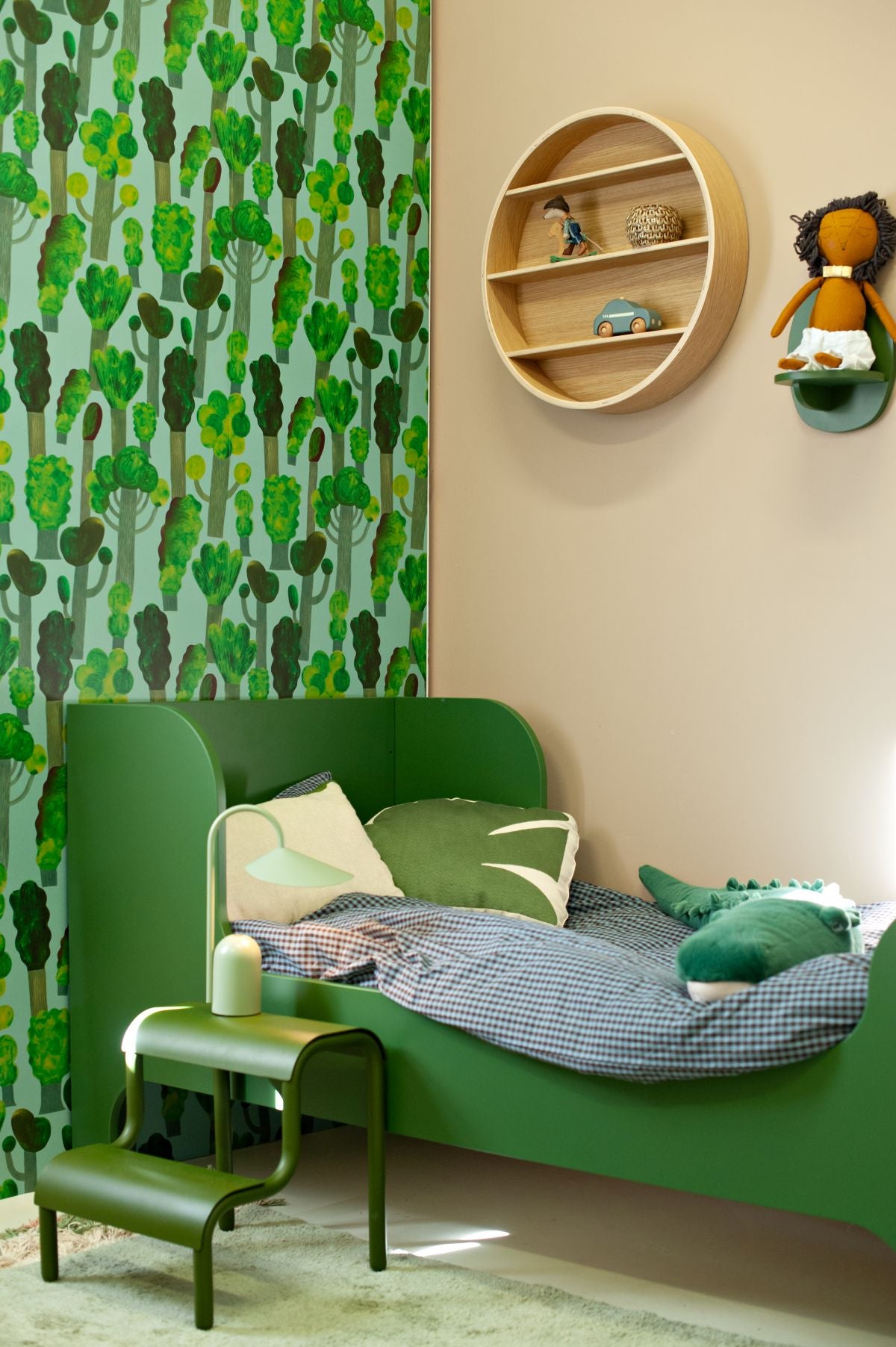 Aniek Bartels x Meet me at the wall trees bomen behang natuur lichtblauw jongenskamer 