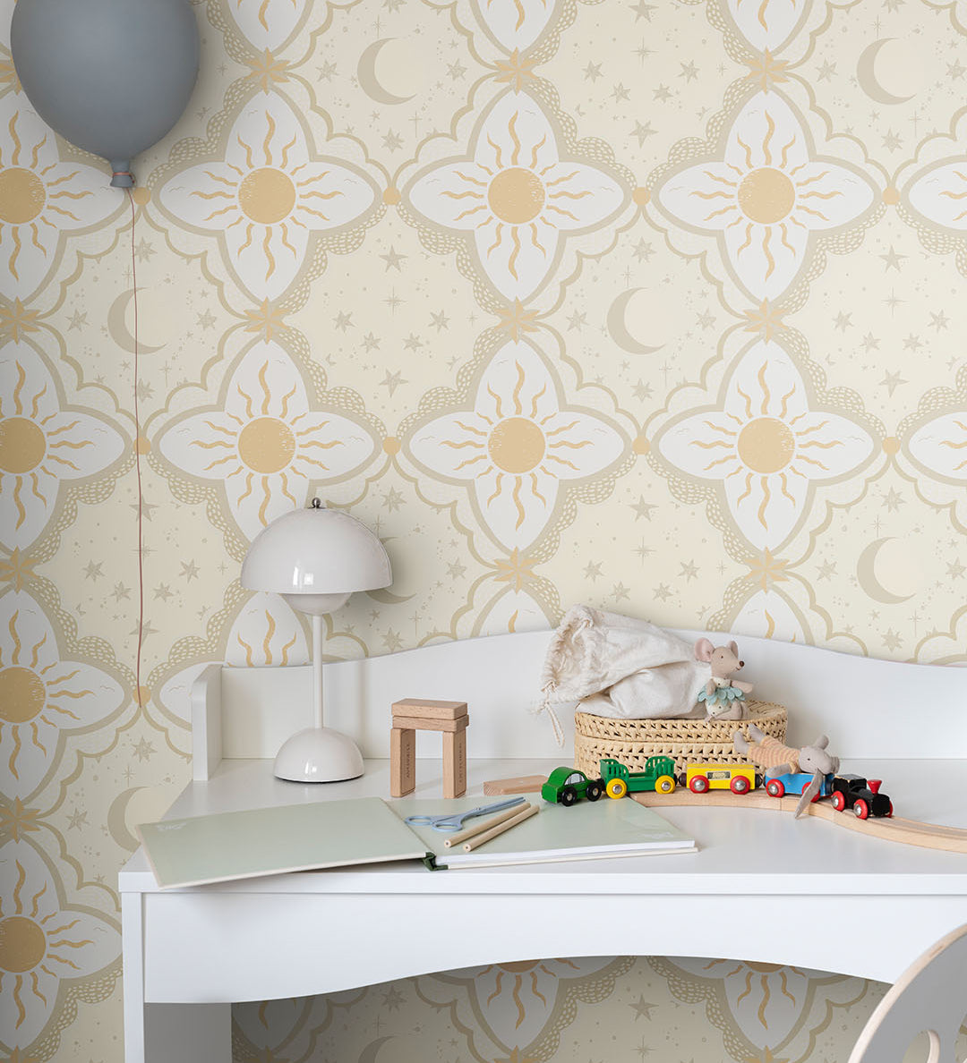 Midbec behang voor de meisjeskamer kinderkamer beige en geel maan en zon 29032