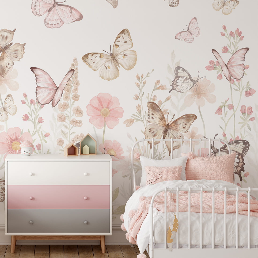 Pastelowe Love Butterflies bloemen en vlinders behang voor meisjeskamer en babykamer 
