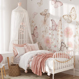 Pastelowe Love Butterflies bloemen en vlinders behang voor meisjeskamer en babykamer 