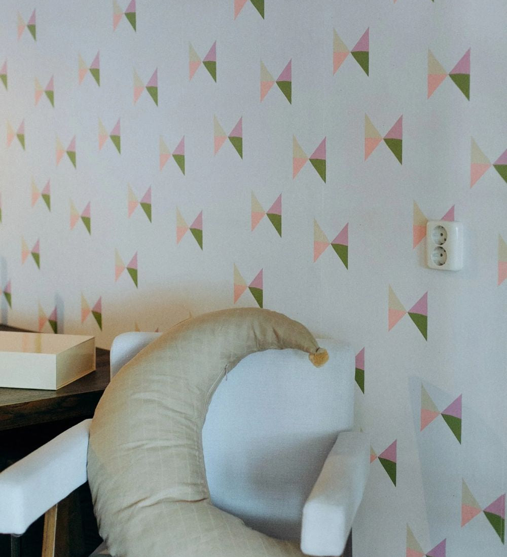 Meet me at the Wall behang voor de kinderkamer Bowie Tie strikjes behang pastel kleuren