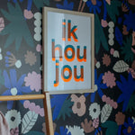 Meet me at the Wall Flower Play bloemen behang voor meisjeskamer Naturel Noord donkerblauw