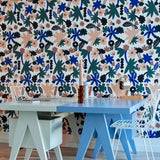 Meet me at the Wall Flower Play bloemen behang voor de kinderkamer Naturel Noord licht off white