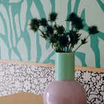 Meet me at the Wall bloemen behang voor meisjeskamer babykamer of tienerkamer in de kleur bruin en off white.