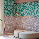 Meet me at the Wall bloemen behang voor meisjeskamer babykamer of tienerkamer in de kleur bruin en off white.