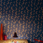 Meet me at the Wall Moon Calm hemelsblauw manen behang voor de babykamer of neutrale kinderkamer.