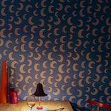 Meet me at the Wall Moon Calm hemelsblauw manen behang voor de babykamer of neutrale kinderkamer.