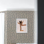 Meet me at the Wall Moon Cloud wolkjes grijs manen behang voor de babykamer of neutrale kinderkamer.
